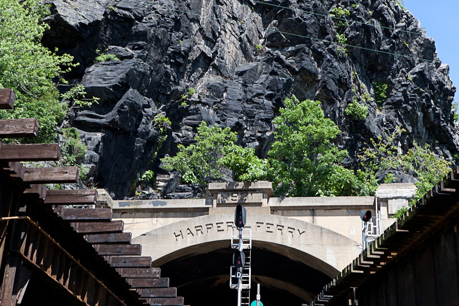 tunnel that says harpers ferry