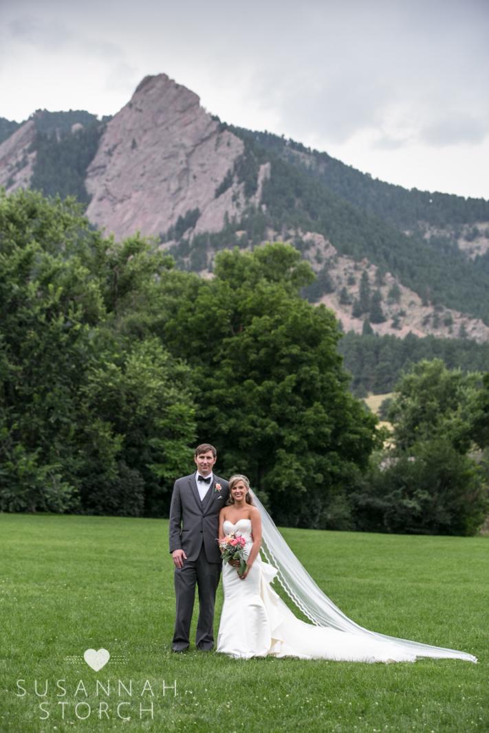 wedding portrait in front of the flatirons