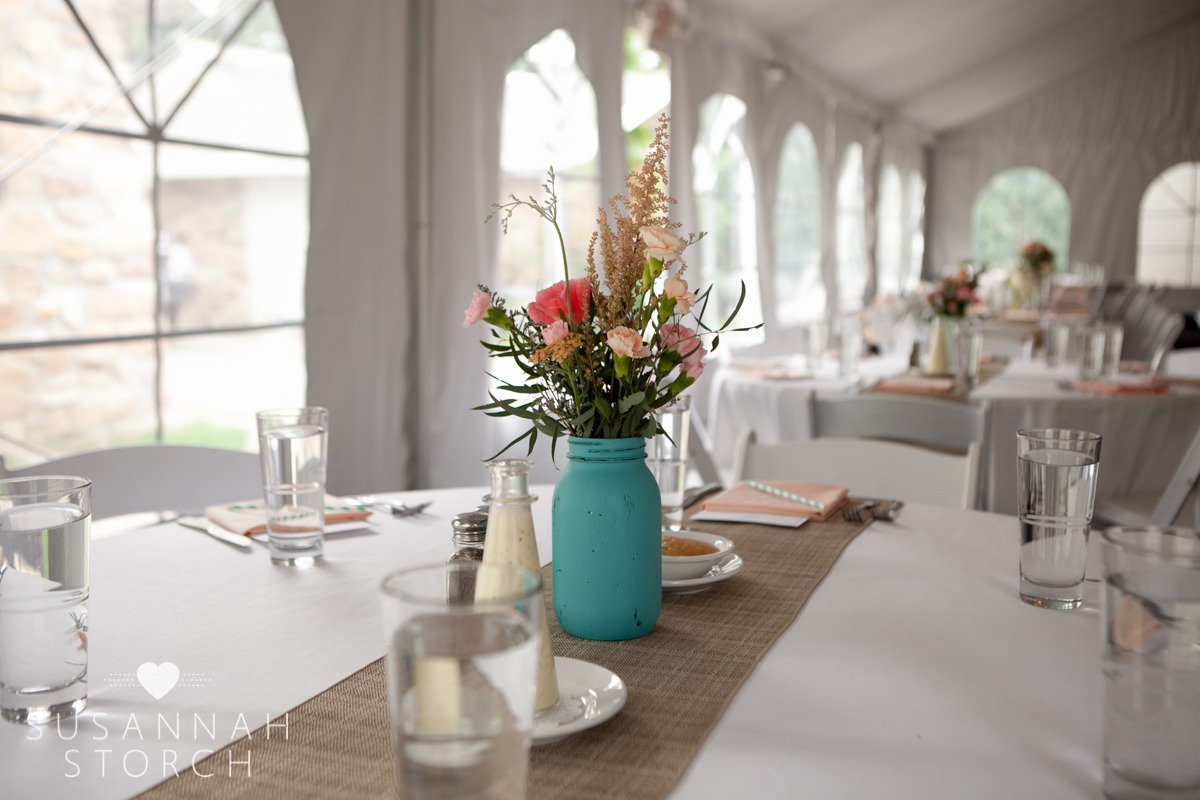 burlap table runners and bouquets of flowers