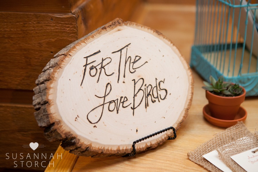 a phrase "for the love birds" is engraved in wood