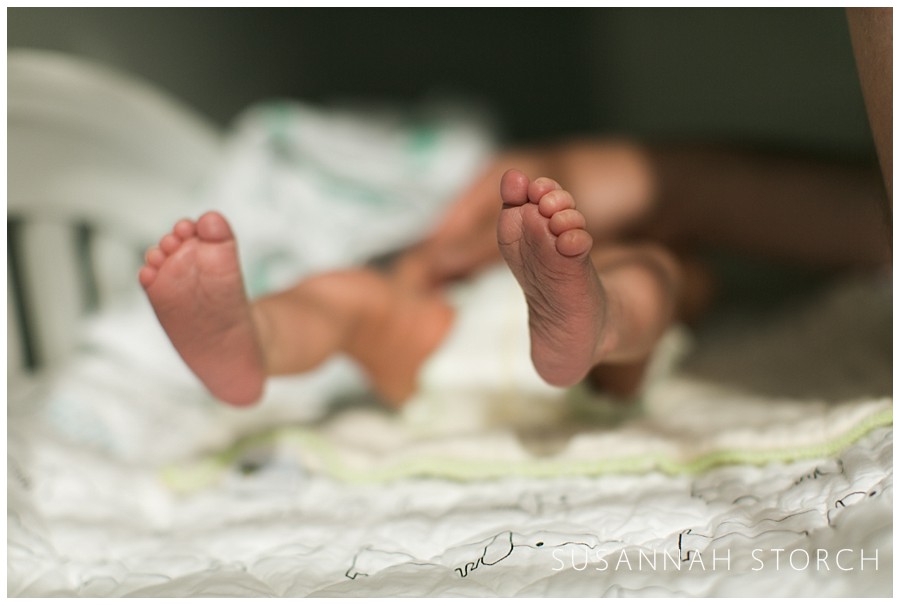 colorado-newborn-portrait-of-tiny-feet
