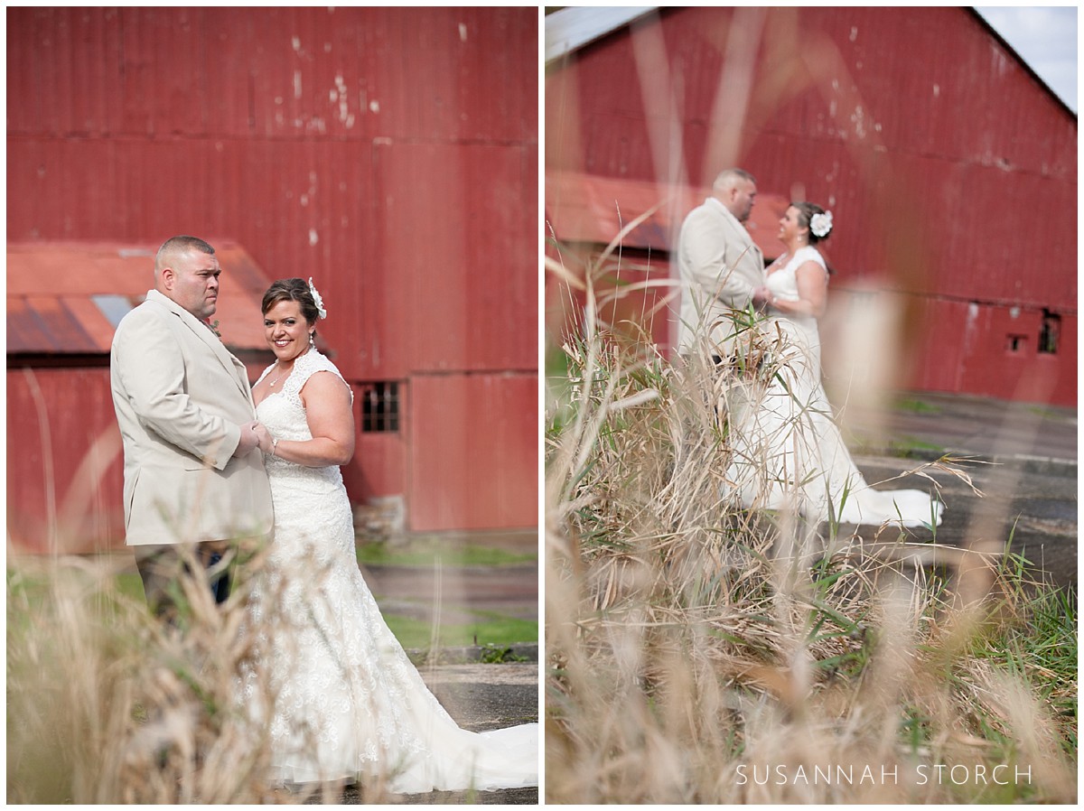 two images of a bride and groom standing in front of a red barn