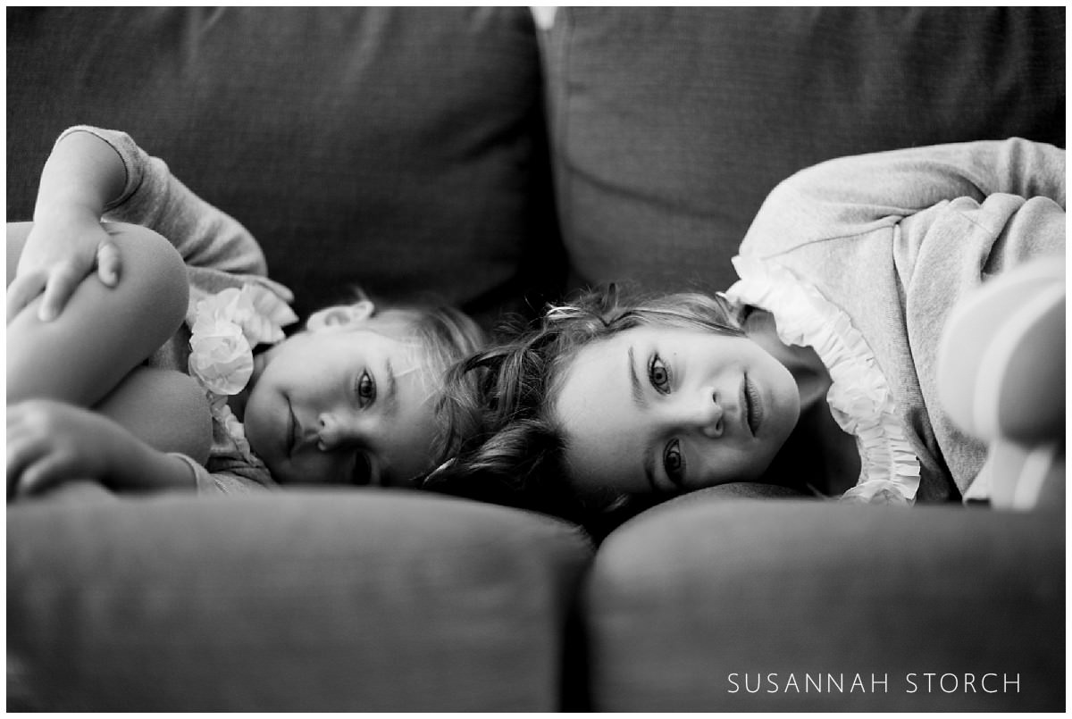 black and white colorado sisters portrait featuring niwot colorado family photography