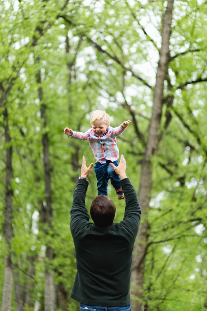 a dad throws his son into the air