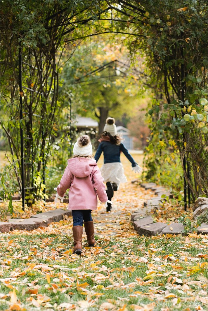 sisters running away from camera