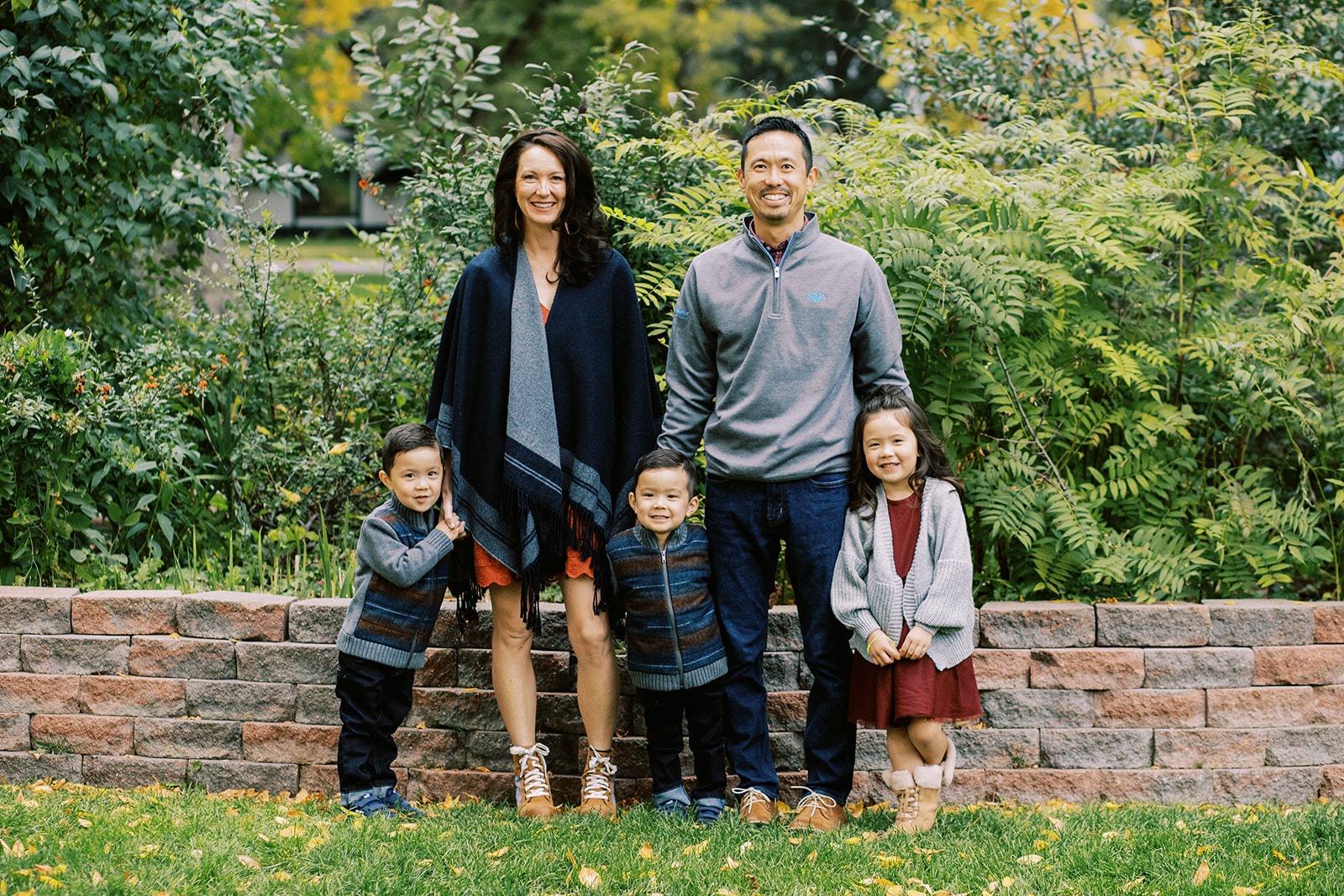 Boulder County fall family photos taken at Thompson Park in Longmont