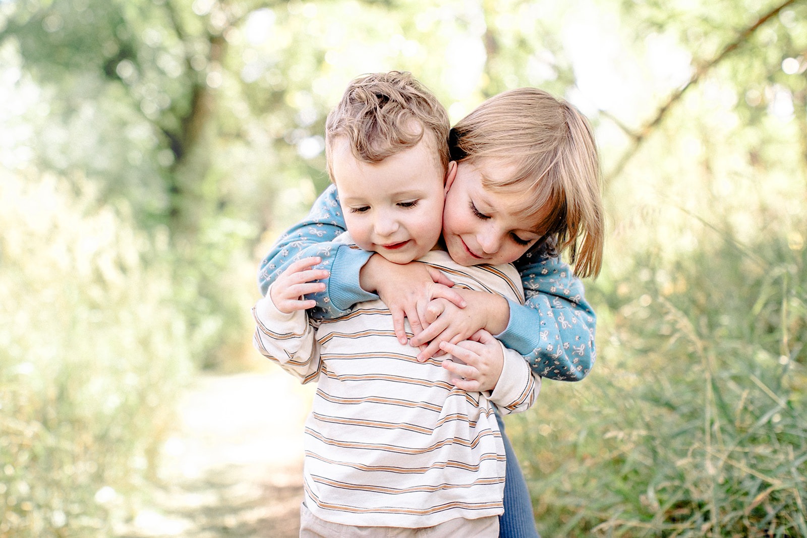 two children hug during spring family photo session in Longmont Colorado